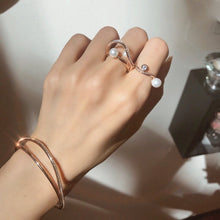 Load image into Gallery viewer, GUILD WAVE PEARL PAVED RING