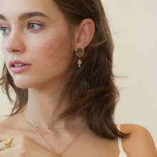 Load image into Gallery viewer, ANCIENT ROMAN COIN PEARL EARRING