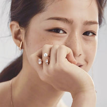 Load image into Gallery viewer, AMALIE OVAL STONE RING