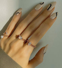 Load image into Gallery viewer, JACQUE SQ CHAIN RING