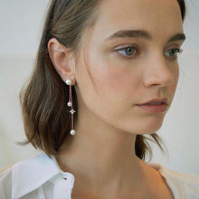Load image into Gallery viewer, AVITA2 PEARL DBL CHAIN EARRING
