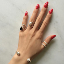 Load image into Gallery viewer, 'U' LINE PEARL RING