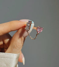 Load image into Gallery viewer, BELLE SQ HEART CHAIN RING
