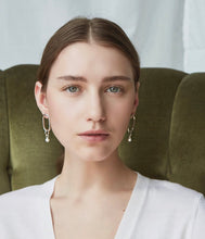 Load image into Gallery viewer, SMALL GABI OVAL HOOP EARRING