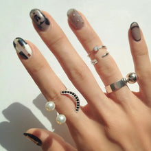 Load image into Gallery viewer, OO PEARL SMILE PAVED RING