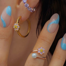 Load image into Gallery viewer, RICCO FLOWER HOOP EARRINGS