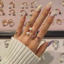 Load image into Gallery viewer, OO PEARL SMILE PAVED RING
