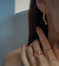 Load image into Gallery viewer, ESME PAVED LINK STONE EARRING