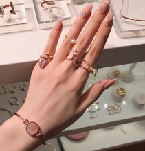 Load image into Gallery viewer, B-BLOCK CIRCLE SWIVEL BANGLE