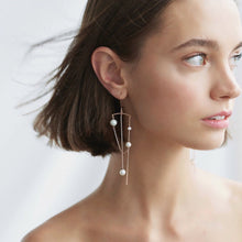 Load image into Gallery viewer, CECILLIA MOBILE CHAIN PEARL EARRING