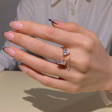 Load image into Gallery viewer, BELLE SQ HEART CHAIN RING