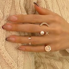 Load image into Gallery viewer, XO PEARL SMILE PAVE RING