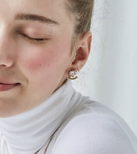 Load image into Gallery viewer, HEART PEARL SMILE PAVE EARRING