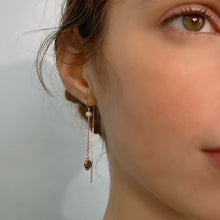 Load image into Gallery viewer, SWEETHEART 1 PEARL CHAIN EARRING