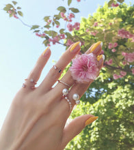 Load image into Gallery viewer, SIA 2 SPIRAL PEARL PAVE RING