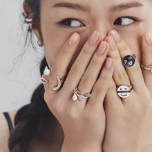 Load image into Gallery viewer, EYE PEARL LASH SMILE PAVE RING