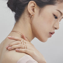 Load image into Gallery viewer, INFINITY SPIRAL PLAIN STONE EARRING
