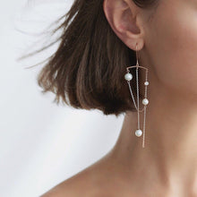 Load image into Gallery viewer, CECILLIA MOBILE CHAIN PEARL EARRING
