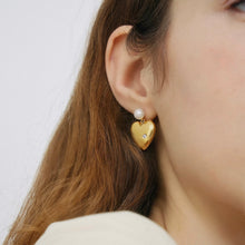 Load image into Gallery viewer, VALENTI 2 PEARL HEART EARRING