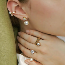 Load image into Gallery viewer, POMPOM PEARL J EARRINGS