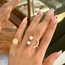 Load image into Gallery viewer, OO PEARL SMILE PLAIN RING