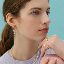 Load image into Gallery viewer, RICCO2 FLOWER PEARL DANGLE EARRING