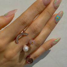 Load image into Gallery viewer, RICCO FLOWER PEARL SMILE PAVED RING