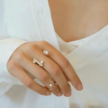 Load image into Gallery viewer, CAMBELL OVAL PAVED BAR RING