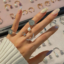 Load image into Gallery viewer, EYE PEARL LASH SMILE PAVE RING