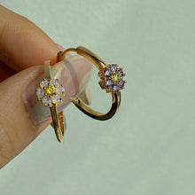 Load image into Gallery viewer, RICCO FLOWER HOOP EARRINGS