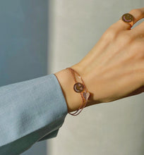 Load image into Gallery viewer, SMALL HEART EYED SMILE CHAIN BRACELET