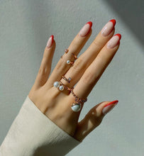 Load image into Gallery viewer, POMPOM PEARL BUBBLE RING