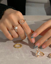 Load image into Gallery viewer, SMALL CIRCLE PAVE NINE RING