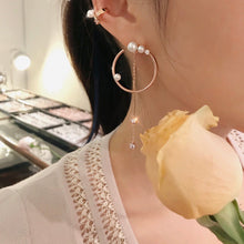 Load image into Gallery viewer, MEDIUM ALMA1 HOOP PEARL CHAIN EARRING