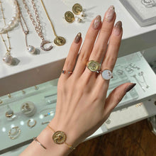 Load image into Gallery viewer, QUEEN ELIZA COIN SIGNET RING