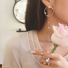 Load image into Gallery viewer, MEDIUM ALMA3 HOOP PEARL EARRING SET