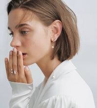 Load image into Gallery viewer, CELINE CURVE LONG CHAIN PEARL EARRING