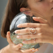 Load image into Gallery viewer, ROUND RAINBOW PEARL STONE RING