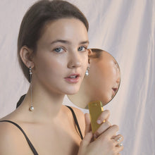 Load image into Gallery viewer, CLEMENCE2 HOOP CHAIN PEARL EARRING
