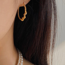 Load image into Gallery viewer, LOLA ROPE PAVED HOOP EARRING