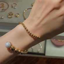 Load image into Gallery viewer, LEON PEARL SPIRAL BUBBLE BANGLE