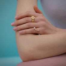Load image into Gallery viewer, RICCO2 FLOWER PEARL KNUCKLE/PINKY RING