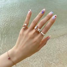 Load image into Gallery viewer, BELLE SQ HEART CHAIN RING