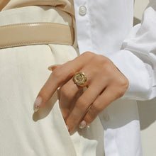 Load image into Gallery viewer, QUEEN ELIZA COIN SIGNET RING