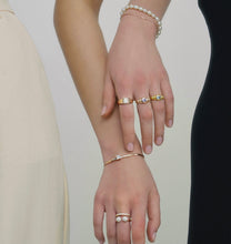Load image into Gallery viewer, EDGAR OVAL STONE PLEAT RING