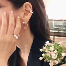 Load image into Gallery viewer, SMALL ALMA1 HOOP PEARL CHAIN EARRING