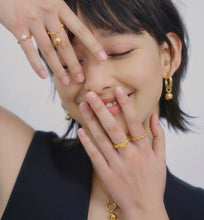 Load image into Gallery viewer, DAPHNE CROISSANT PAVED RING