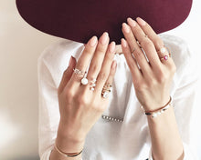 Load image into Gallery viewer, OPEN HORN STONE KNUCKE RING