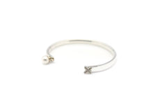 Load image into Gallery viewer, XO PAVE OPEN BANGLE