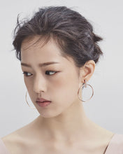 Load image into Gallery viewer, YVES PAVE BAR HOOP EARRING
